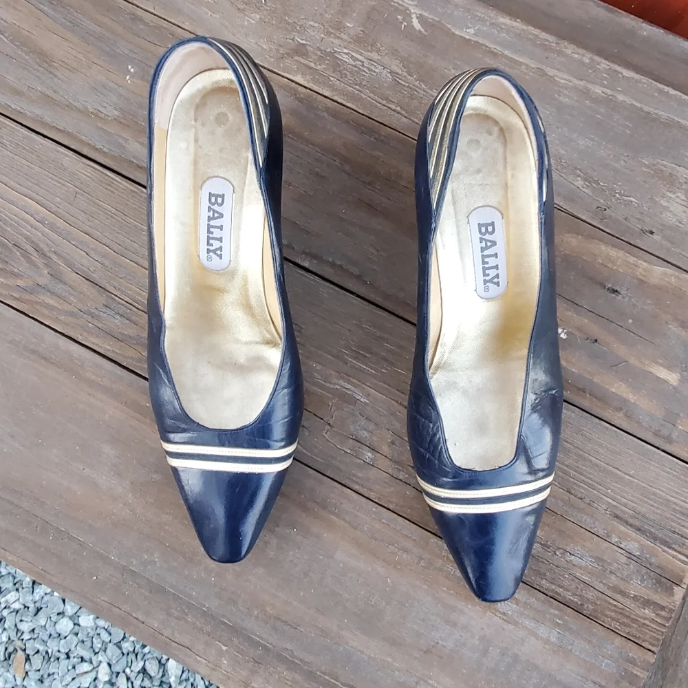 Vintage Bally 80s women's pump heels. Size 7  M. Italy. Nautical/Navy/Go…